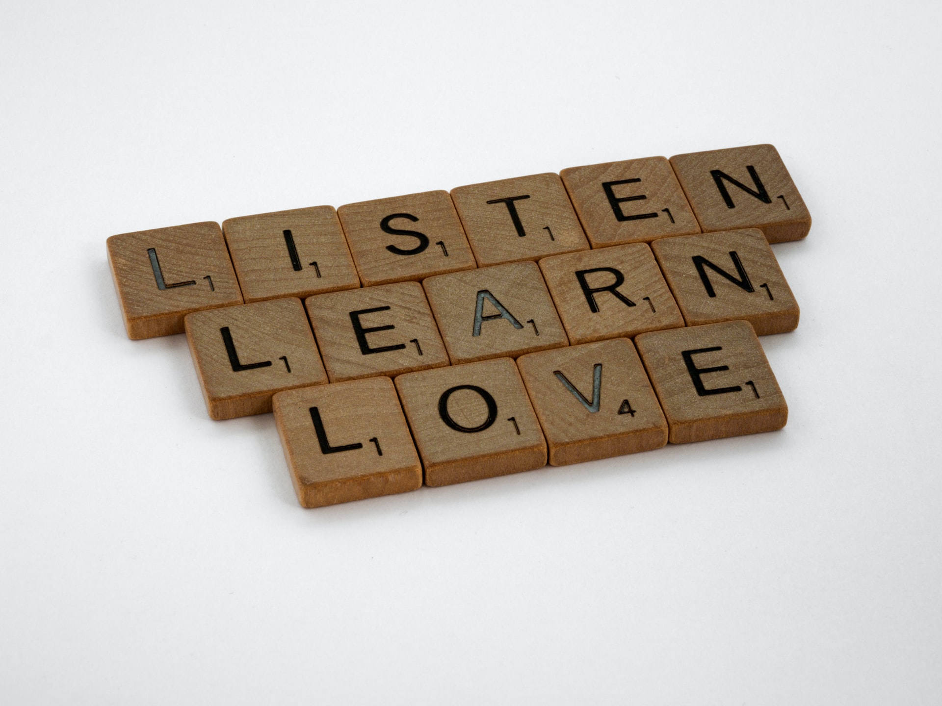 lettres qui affichent listen learn love